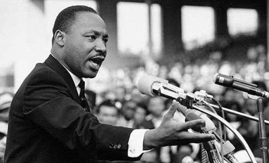 Leia El mundo conmemora a Luther King, un hombre de fe