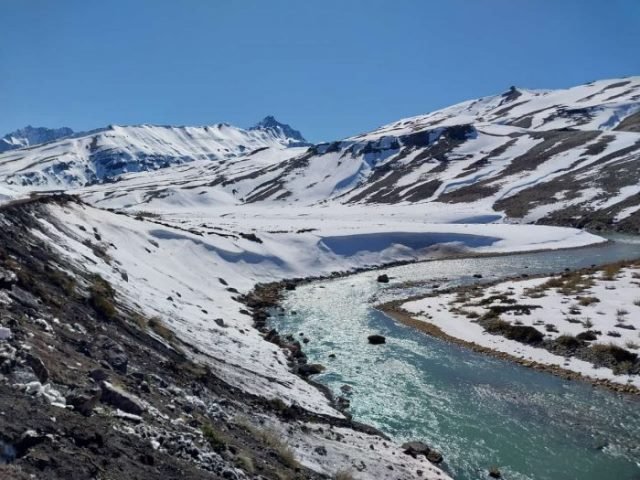 MALARGUE- Toneladas de nieve y barro comenzaron a despejarse en la ruta al paso del Planchón