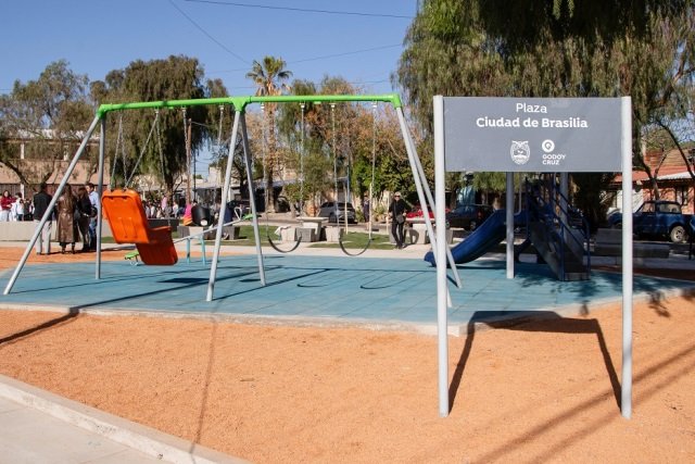 Leia Costarelli reinauguró la plaza de la Escuela Ciudad de Brasilia