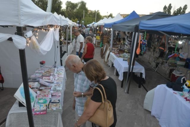 Comenzó la Feria del Regalo en el Parque Central