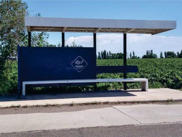 Leia Vialidad Mendoza renovó los paradores de colectivos de la Ruta Provincial 50