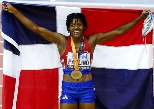 Nueva campeona mundial de 400 m. honra a los dominicanos y da gloria a Dios