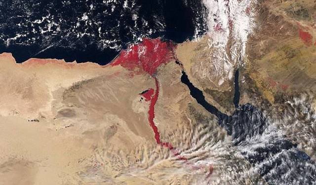 El río Nilo se vuelve color sangre, como en la plaga de Egipto